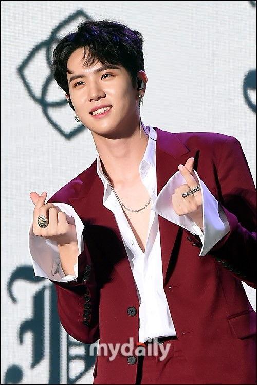 J组出道,青春闪耀，梦想启航